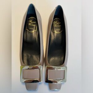 Brand new Roger Vivier Patent leather loafers in beige size 36